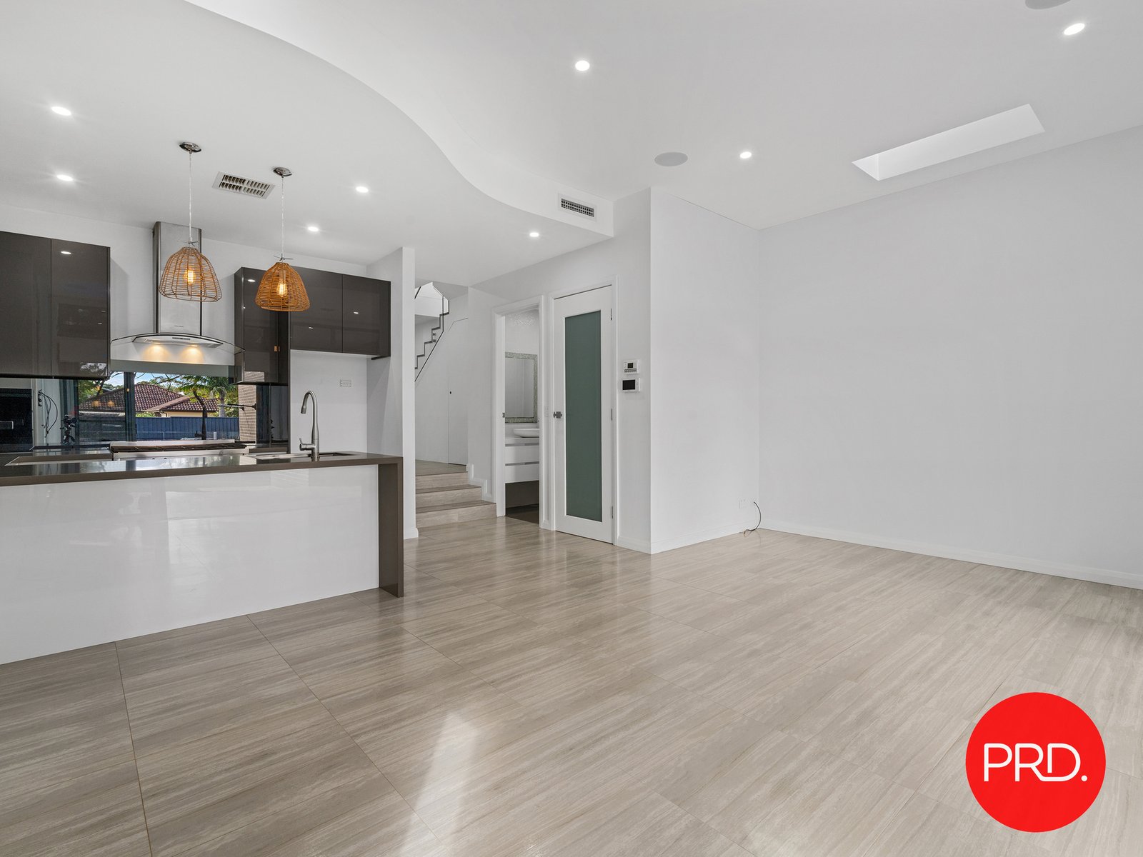 8 Kerrie Crescent PANANIA 3