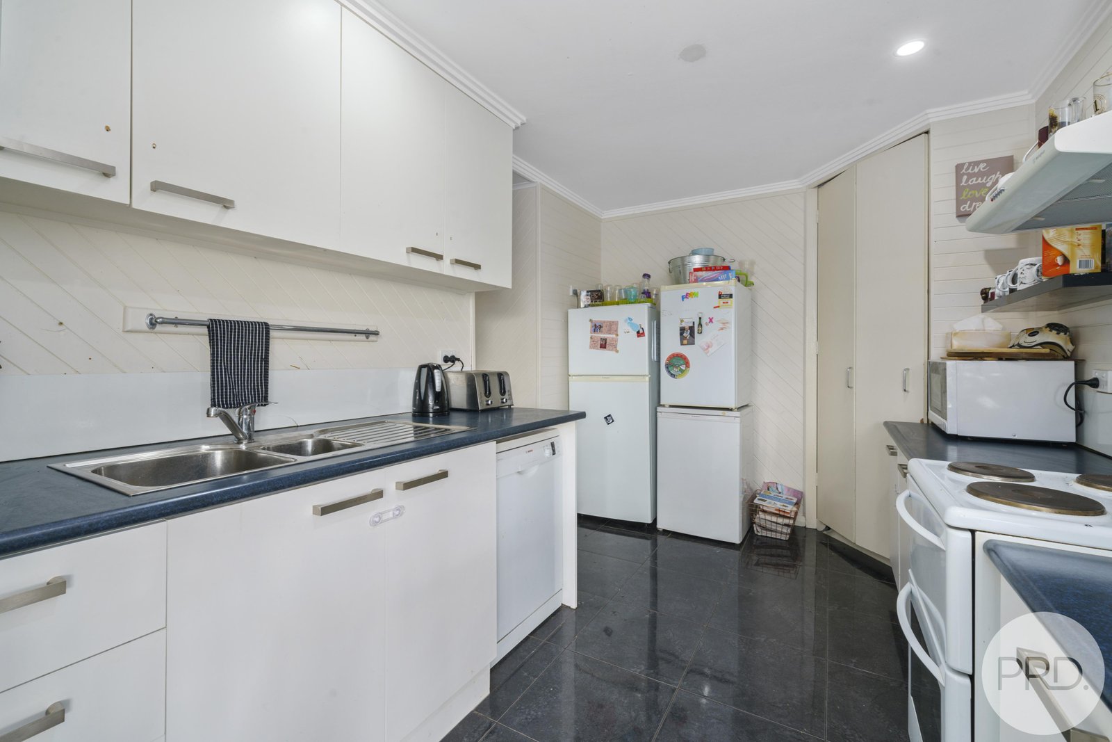 8 Kingswood Crescent BERRIEDALE 3