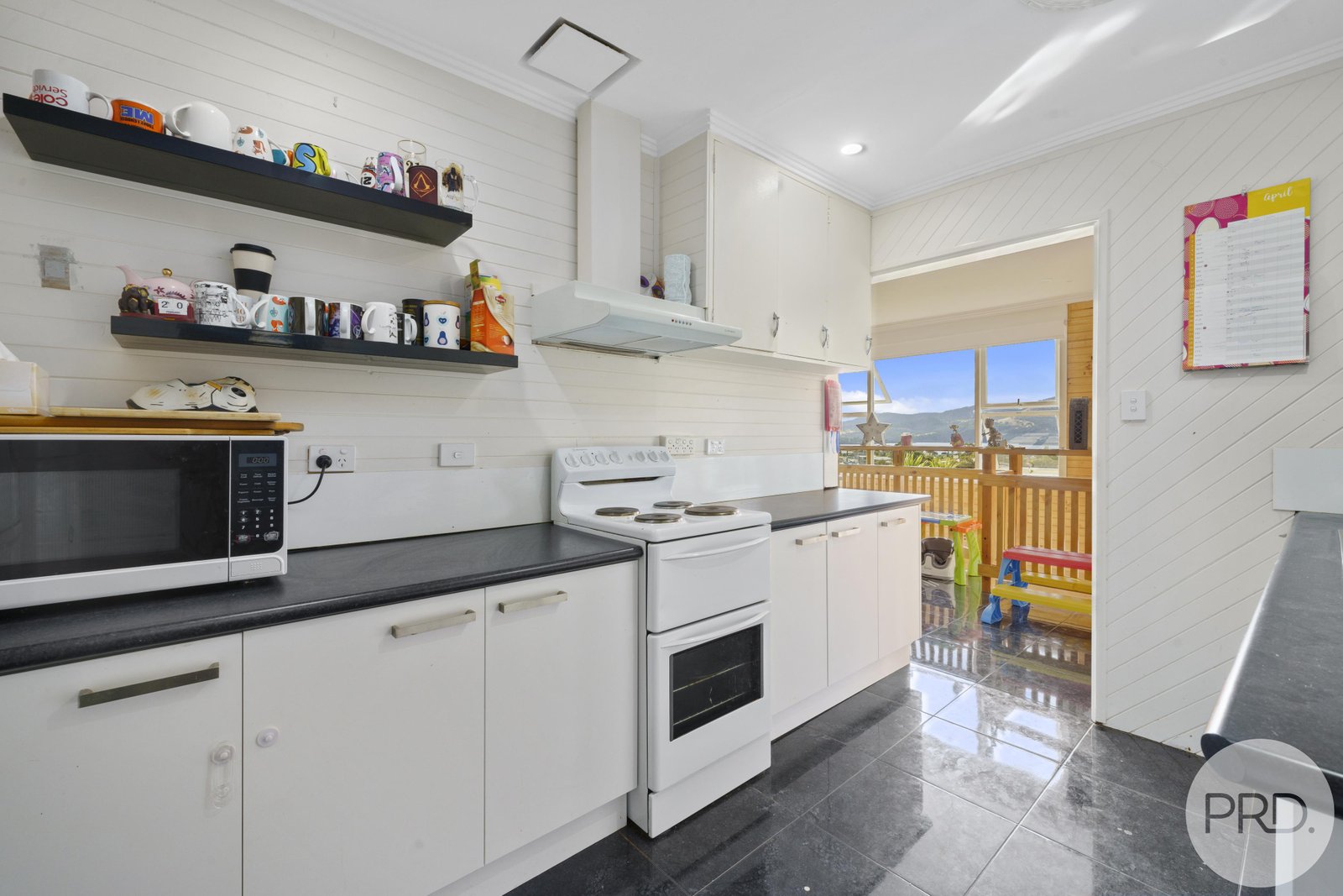 8 Kingswood Crescent BERRIEDALE 4