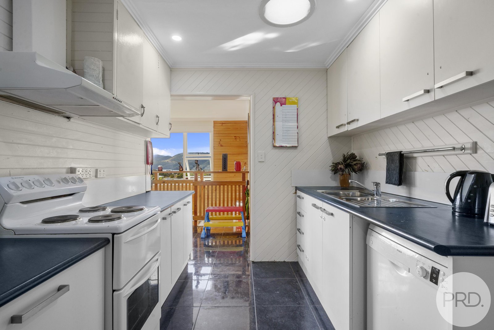 8 Kingswood Crescent BERRIEDALE 5