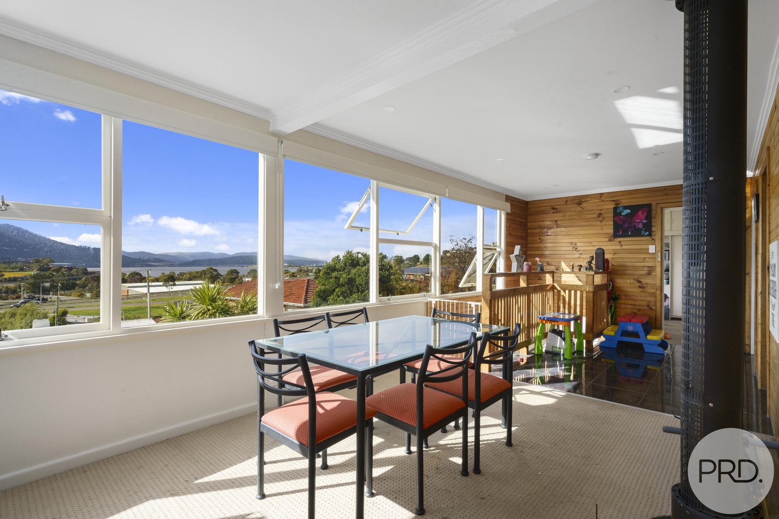 8 Kingswood Crescent BERRIEDALE 6