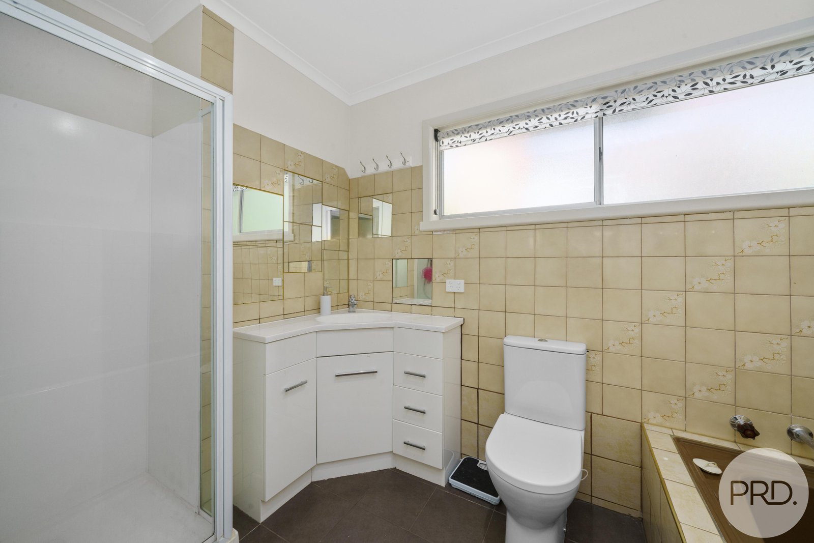 8 Kingswood Crescent BERRIEDALE 16