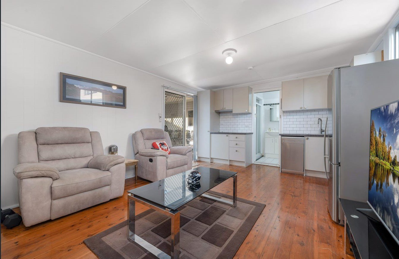 8 Kinross Place REVESBY 2