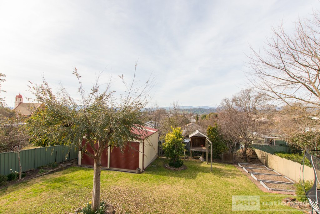 8 Kirk Avenue TUMUT 14