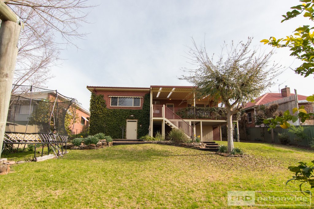 8 Kirk Avenue TUMUT 17