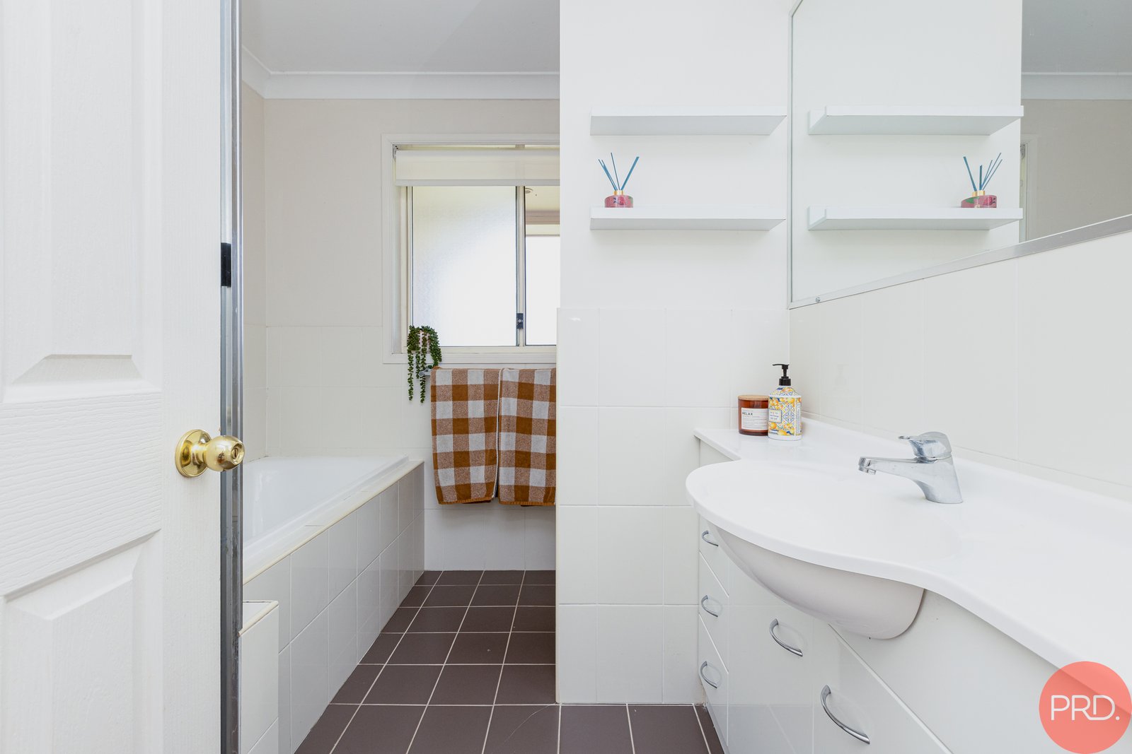 8 Klara Court RUTHERFORD 24