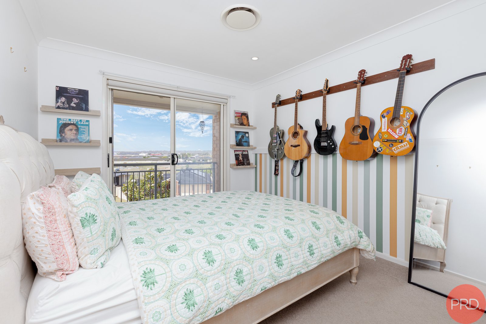 8 Klara Court RUTHERFORD 25