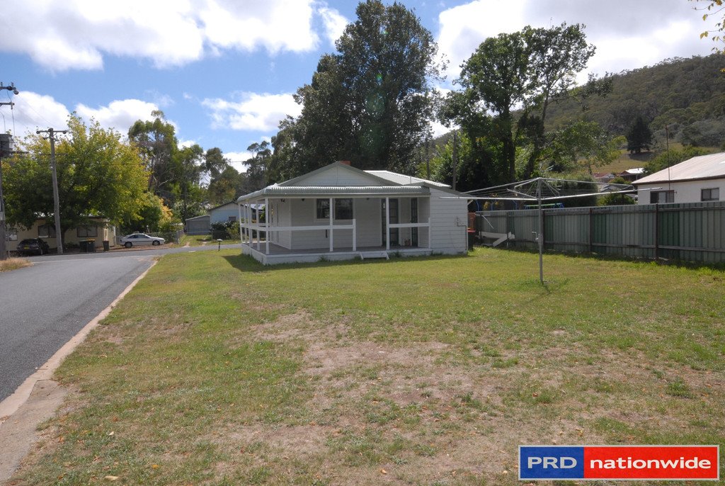 8 Kurrajong Street CAPTAINS FLAT 2