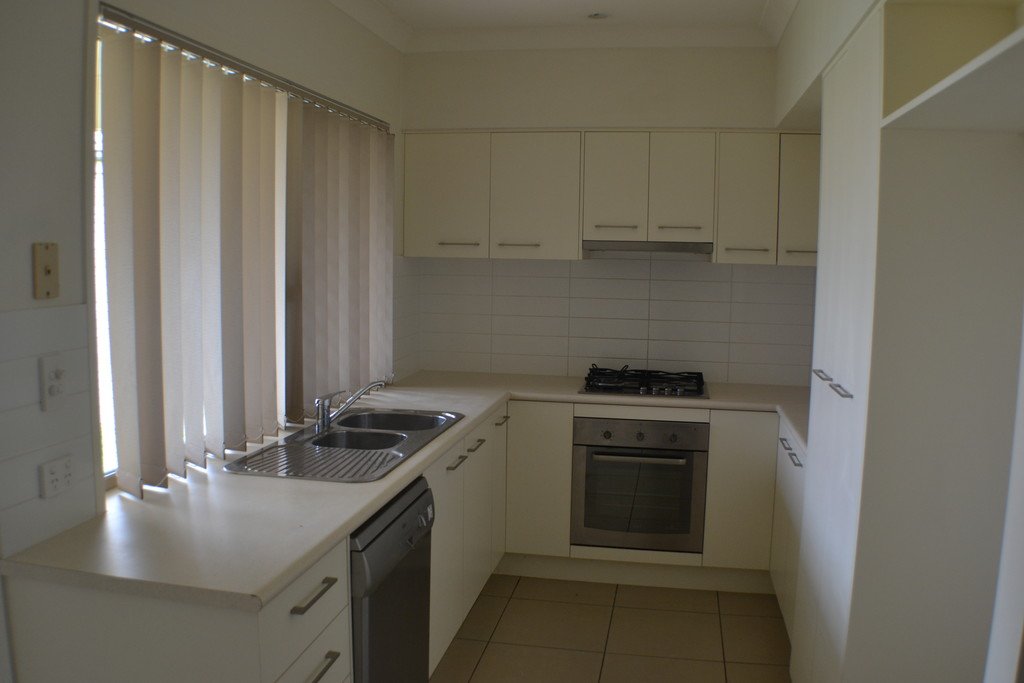 8 Lachlan Street MURRUMBA DOWNS 2