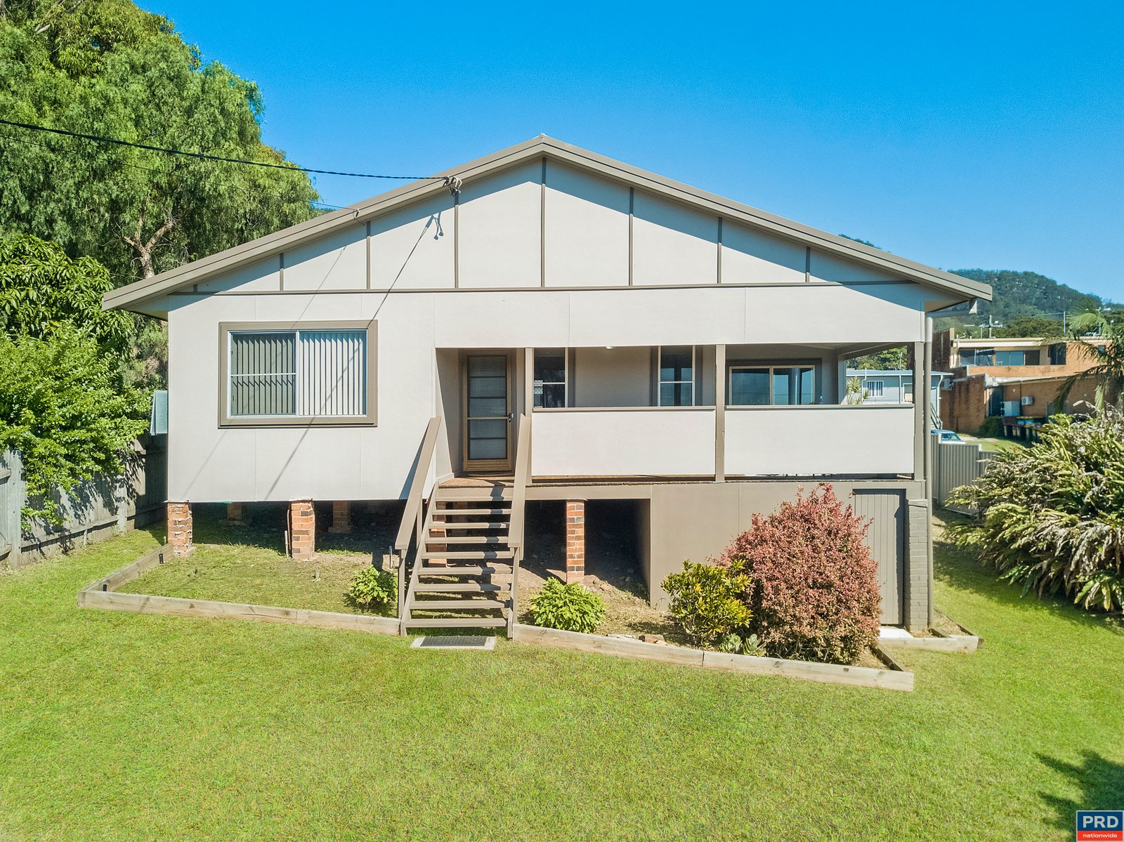 8 Lake Street LAURIETON 1