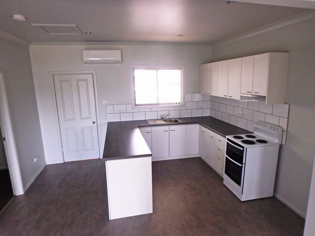 8 Lake Street LAURIETON 4