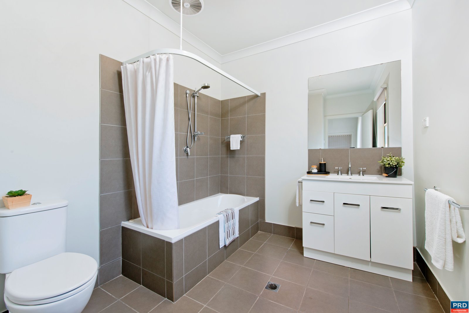 8 Lake Street LAURIETON 10