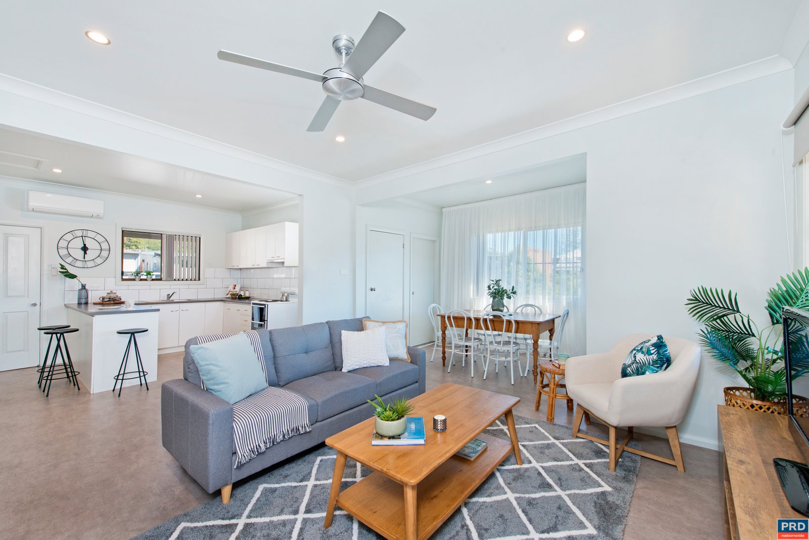 8 Lake Street LAURIETON 2