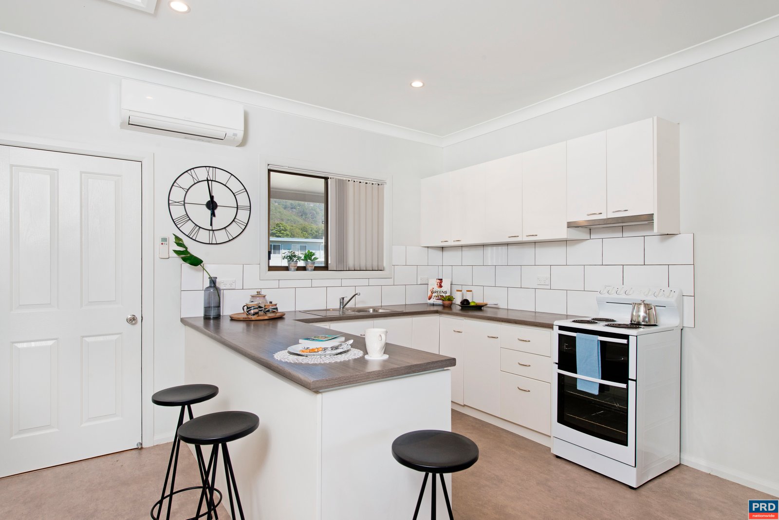 8 Lake Street LAURIETON 3