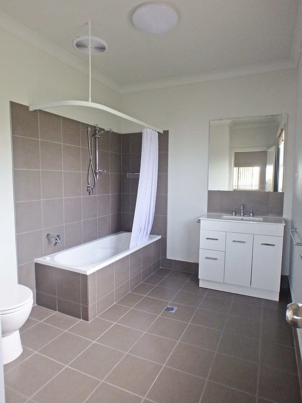 8 Lake Street LAURIETON 6