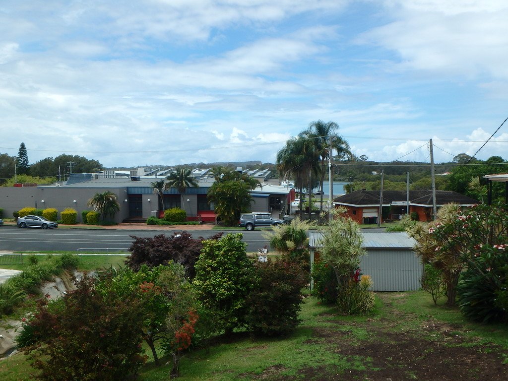 8 Lake Street LAURIETON 9