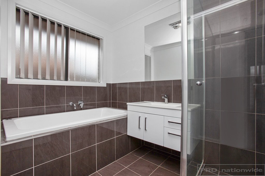 8 Lapwing Street ABERGLASSLYN 16