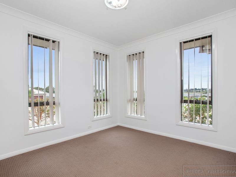 8 Lapwing Street ABERGLASSLYN 5