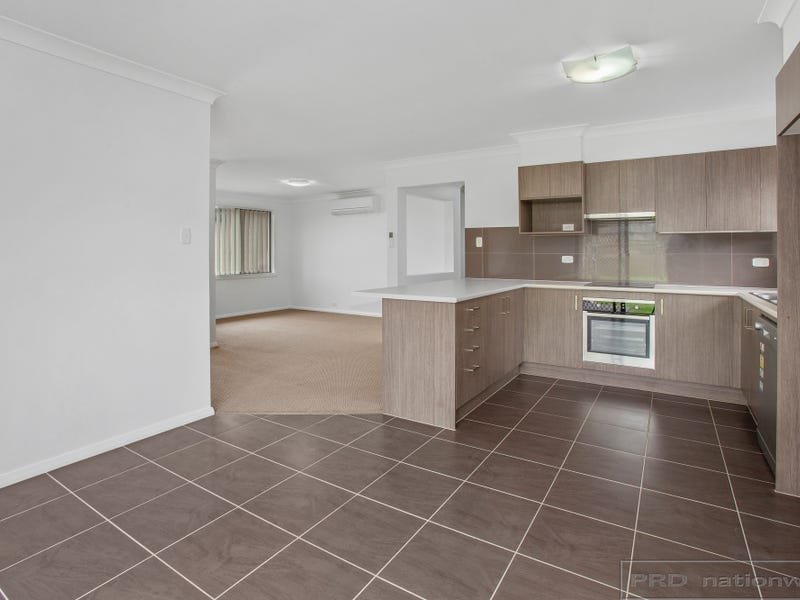 8 Lapwing Street ABERGLASSLYN 6