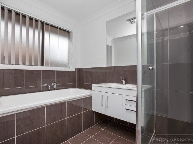 8 Lapwing Street ABERGLASSLYN 9