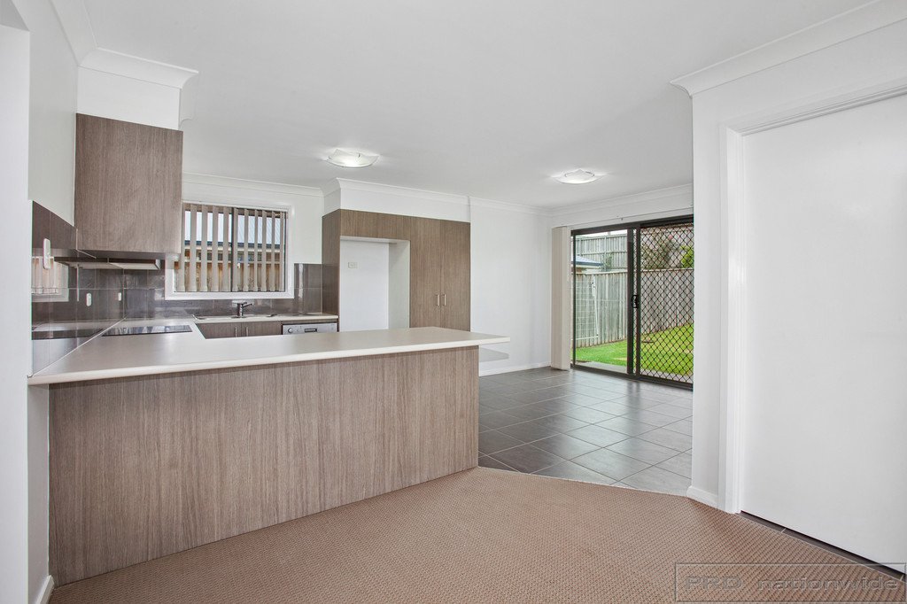 8 Lapwing Street ABERGLASSLYN 6