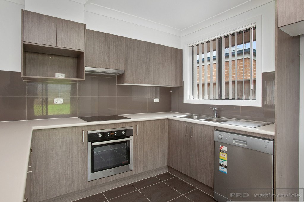 8 Lapwing Street ABERGLASSLYN 9