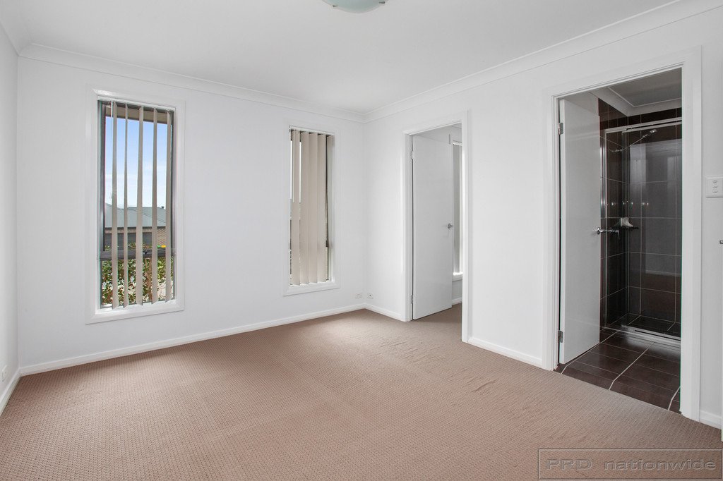 8 Lapwing Street ABERGLASSLYN 3