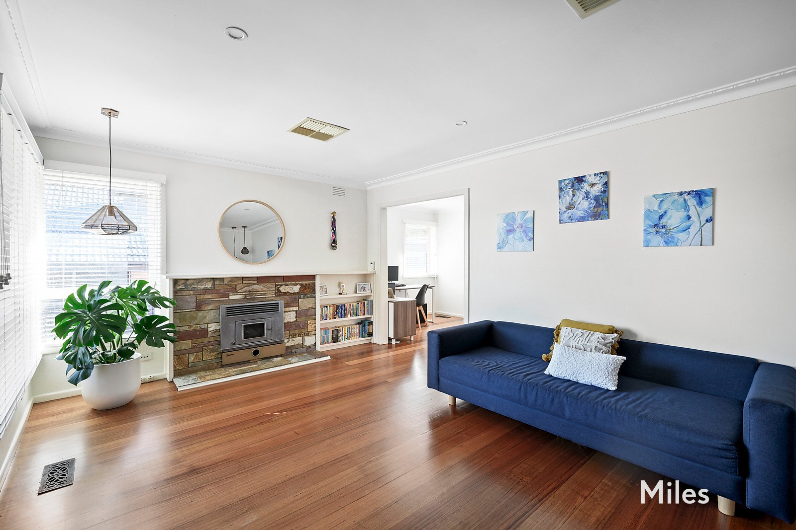 8 Lena Street, Viewbank 4 bed, 2 bath House for Sale