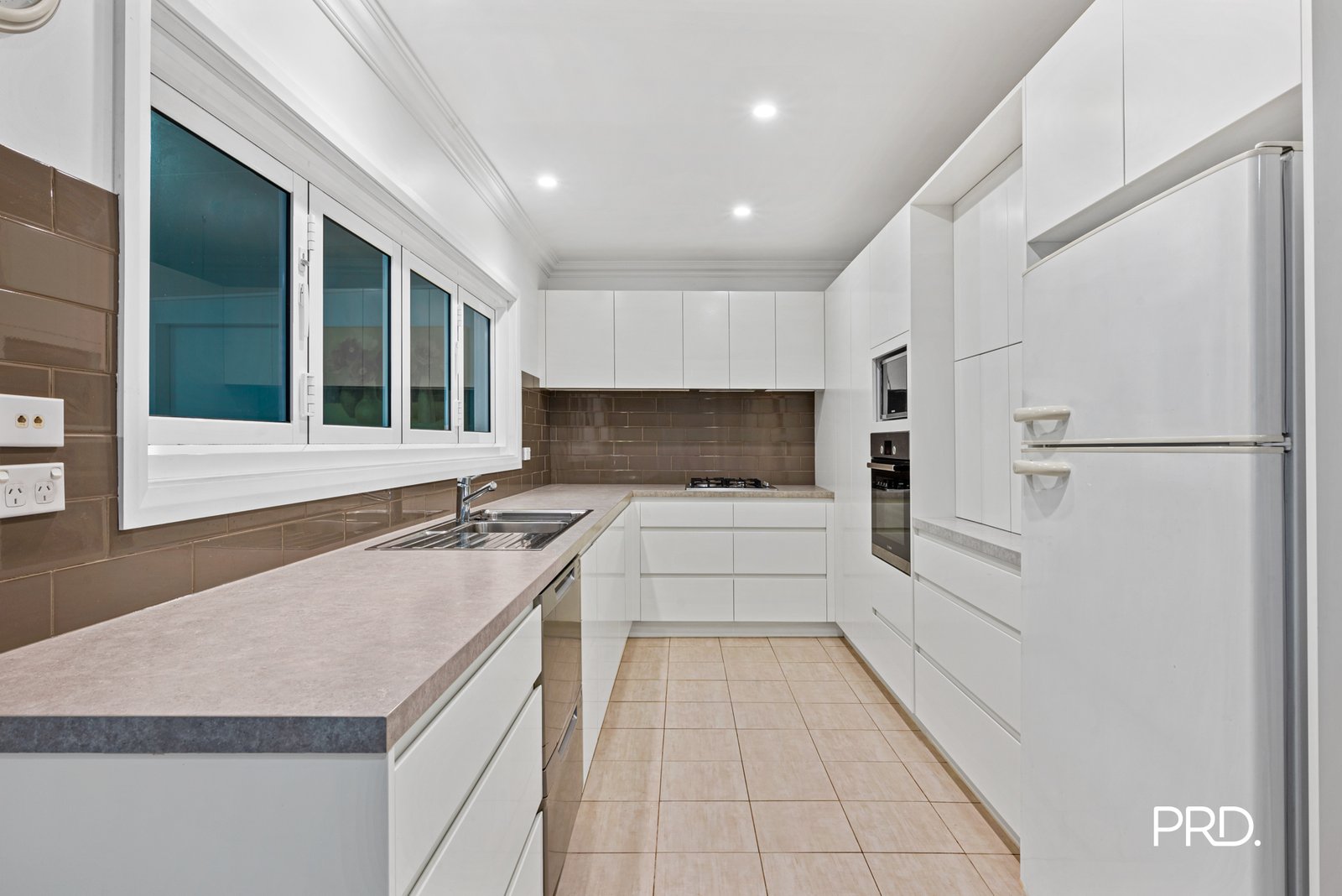 8 Lessing Street EMERTON 3