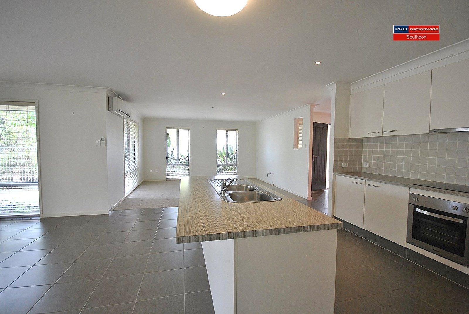 8 Lillypilly Court HELENSVALE 3