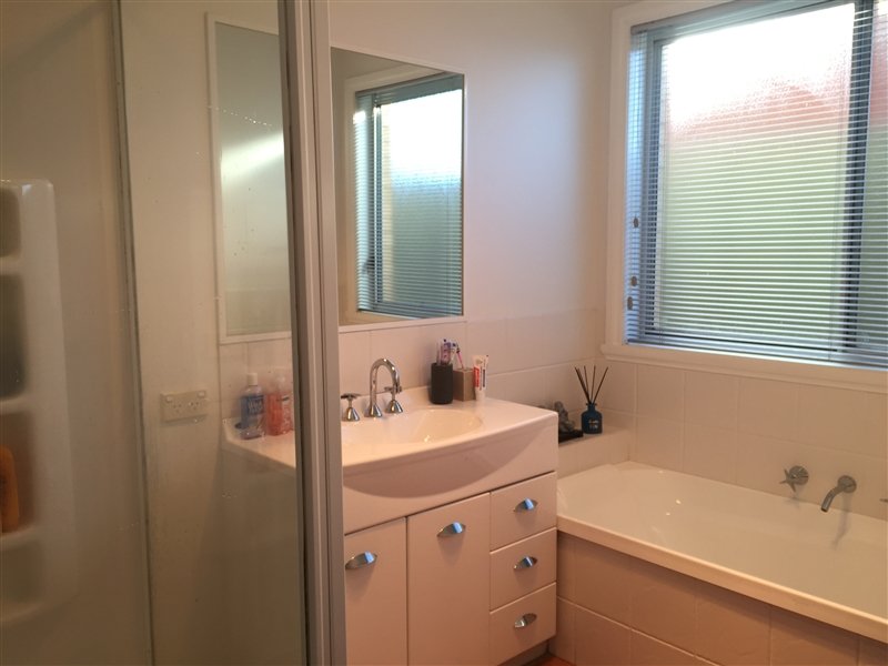 8 Lincoln Place BENDIGO 4