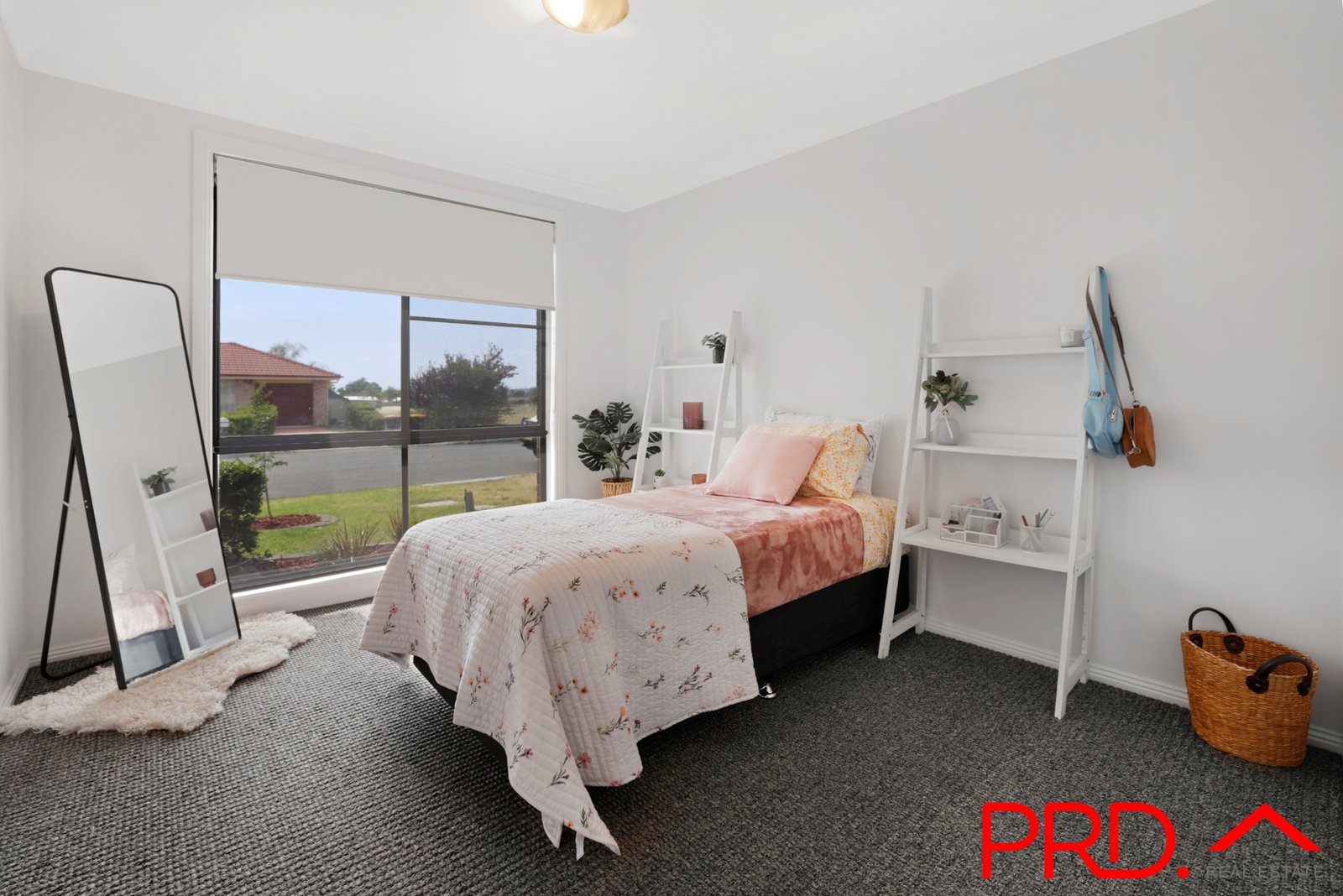 8 Lindsay Road TAMWORTH 9
