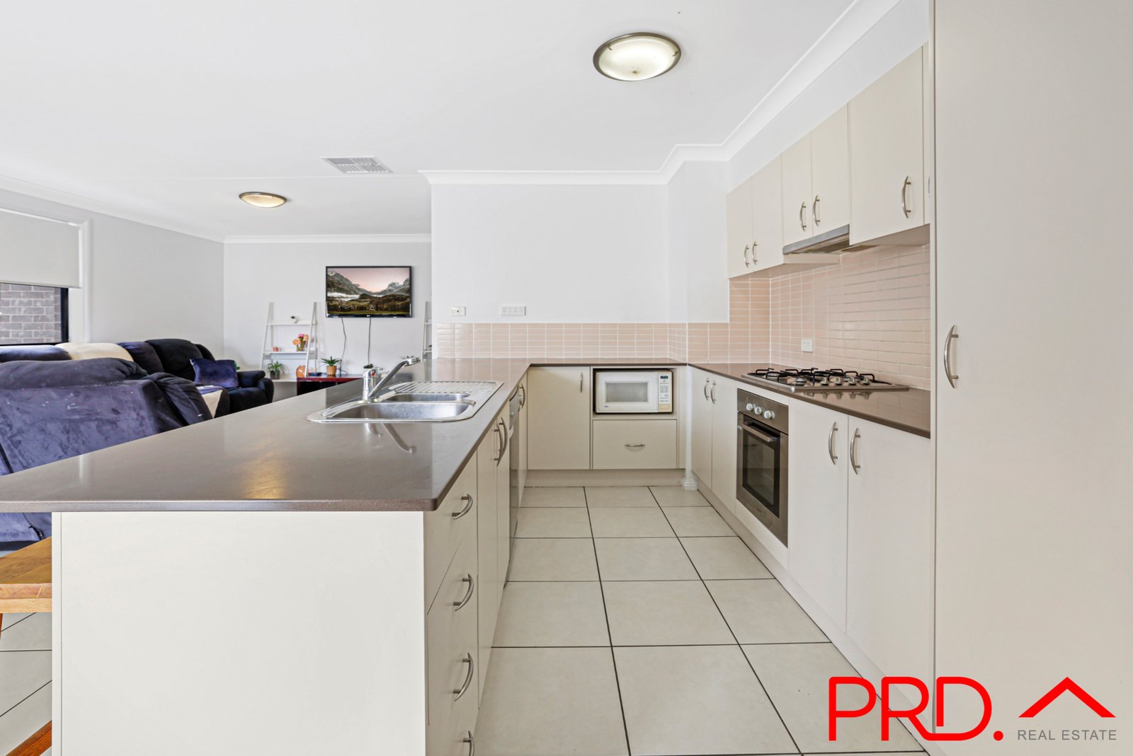 8 Lindsay Road TAMWORTH 10