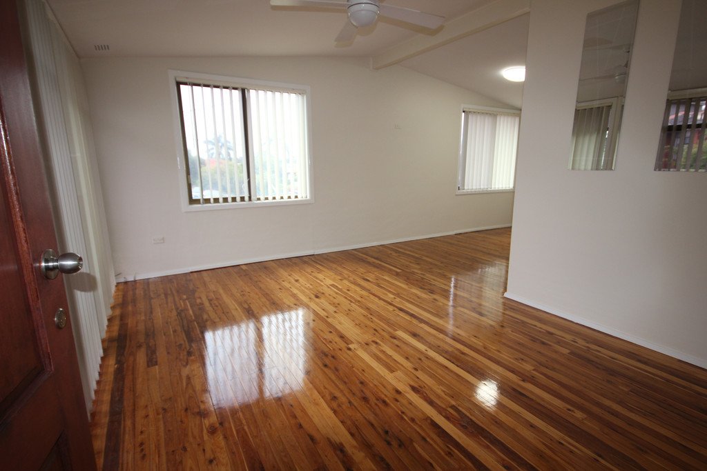 8 Lockwood Avenue GREENACRE 4