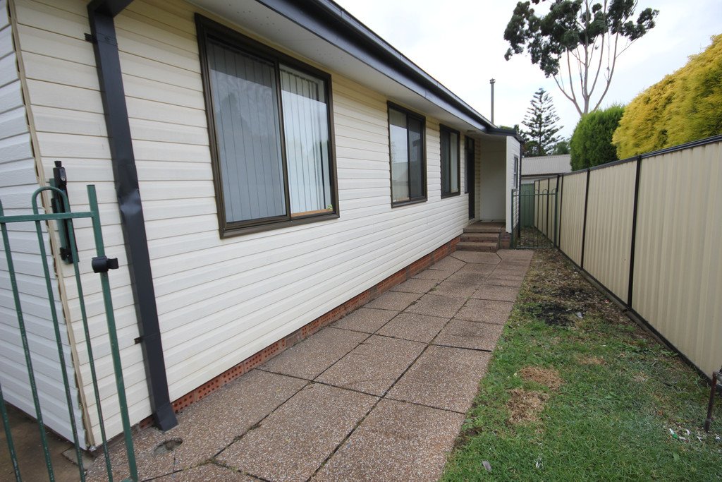 8 Lockwood Avenue GREENACRE 9