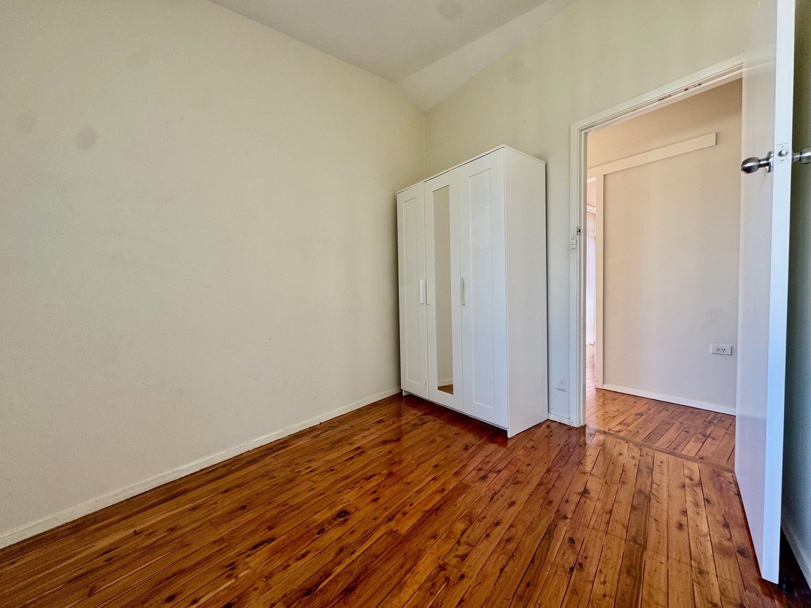 8 Lockwood Avenue GREENACRE 6
