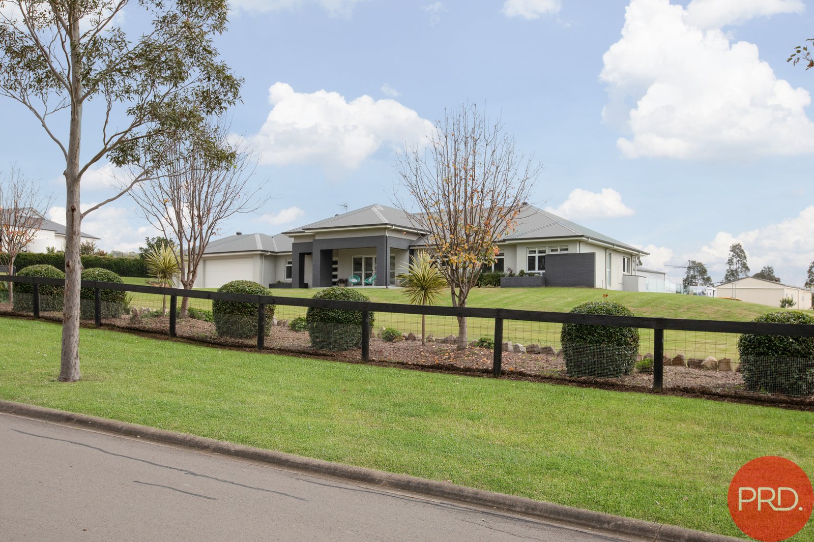 8 Lomandra Place WINDELLA 1