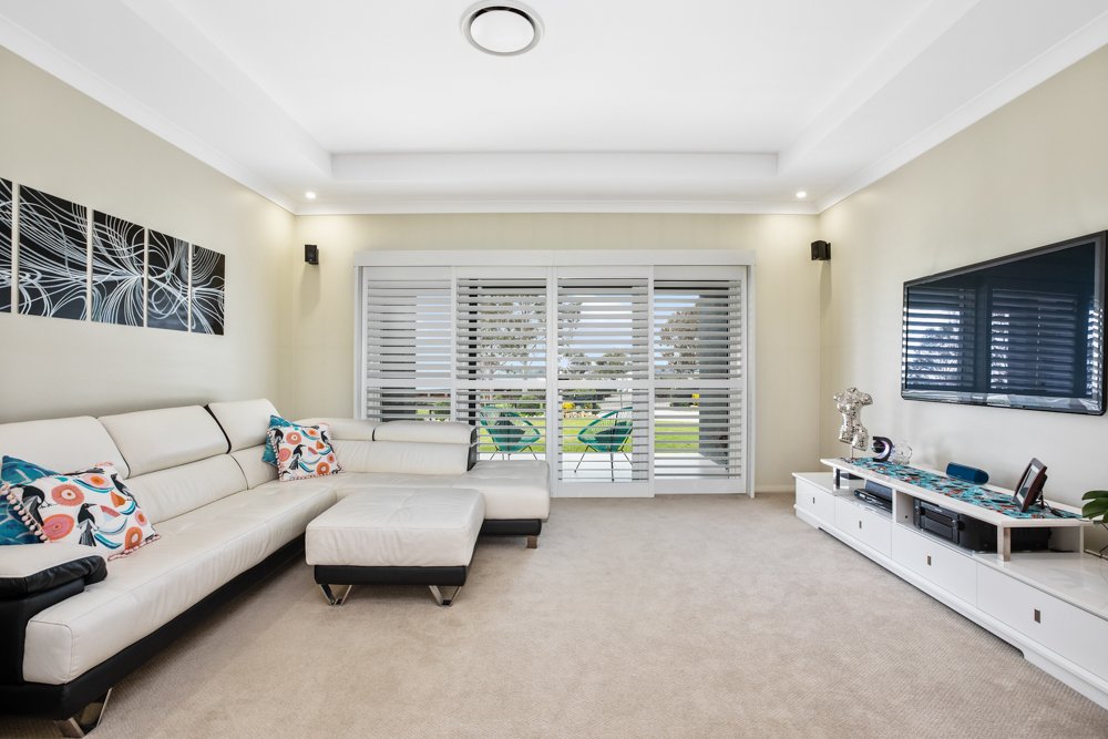 8 Lomandra Place WINDELLA 9