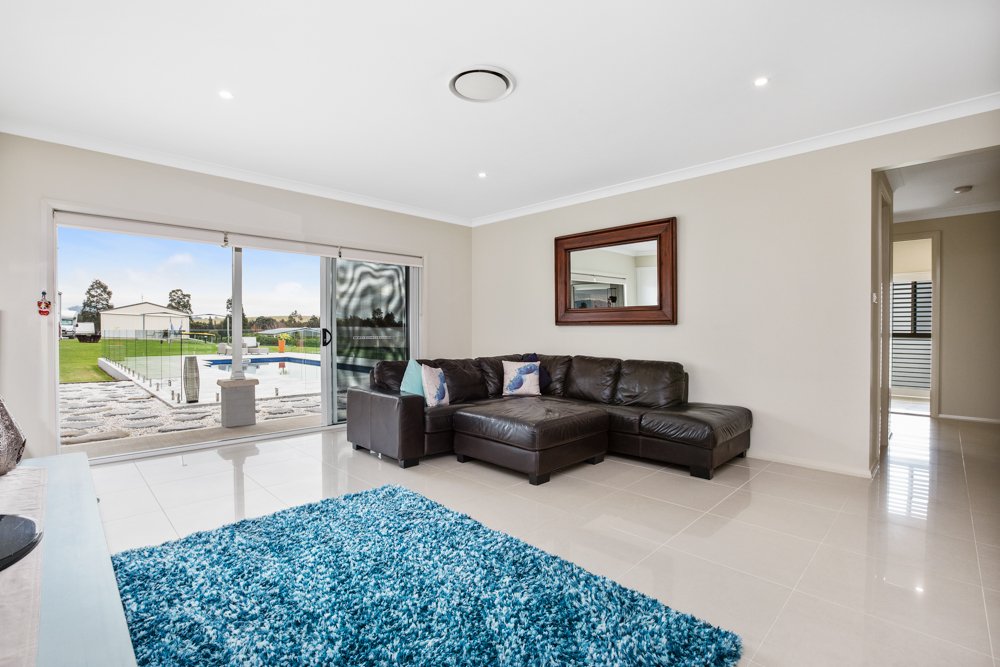 8 Lomandra Place WINDELLA 18