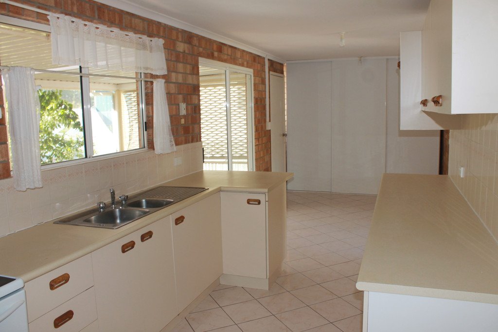8 Lomandra Street BOYNE ISLAND 2