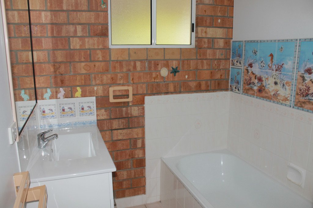 8 Lomandra Street BOYNE ISLAND 11