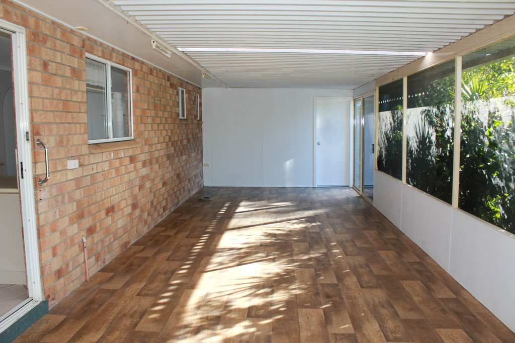 8 Lomandra Street BOYNE ISLAND 12