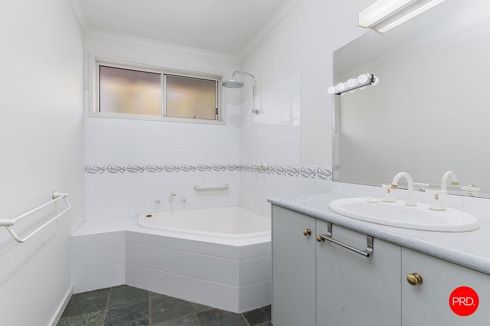 8 Lona Close SPRING GULLY 14