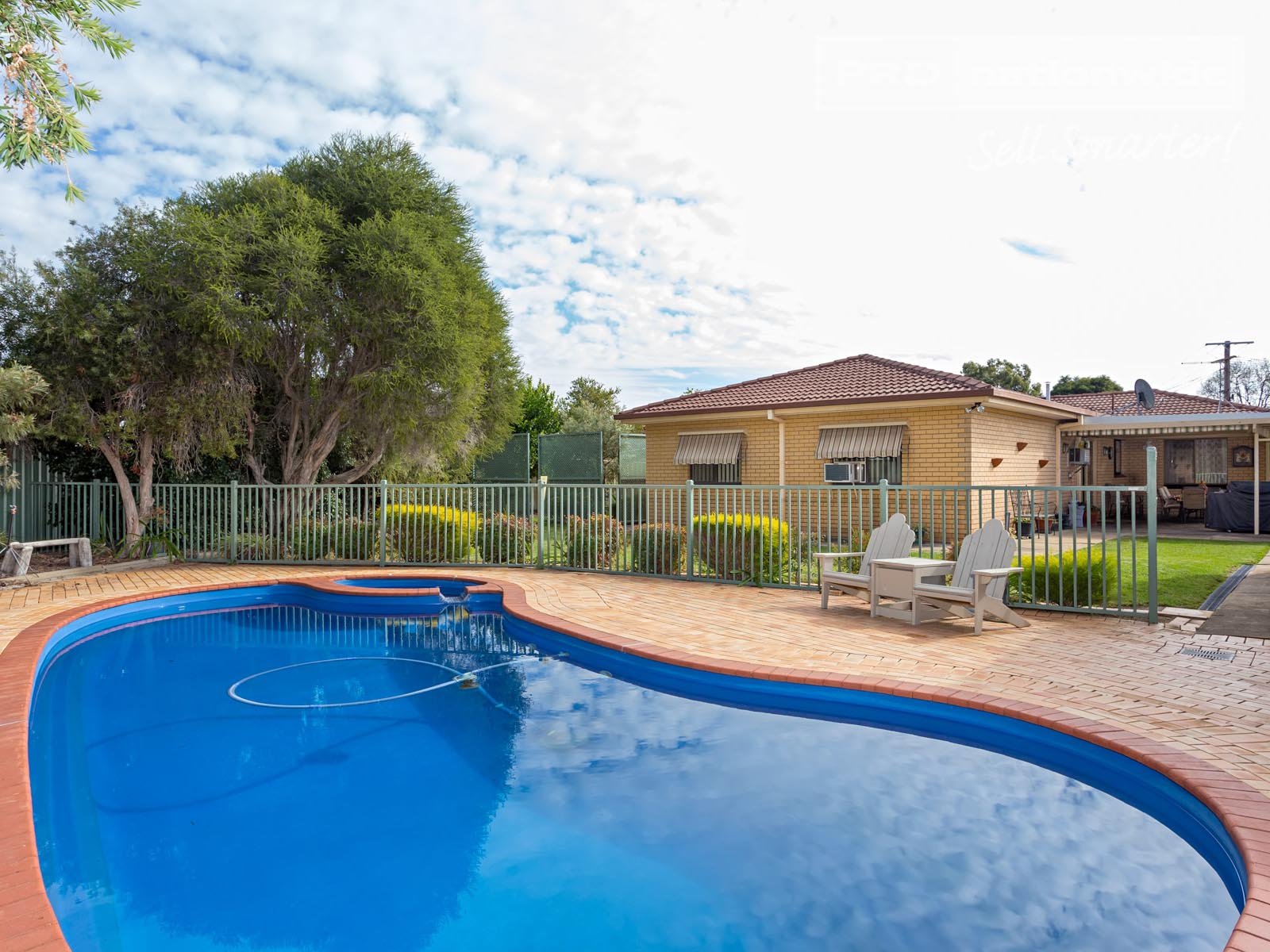 8 Lonergan Place WAGGA WAGGA 4