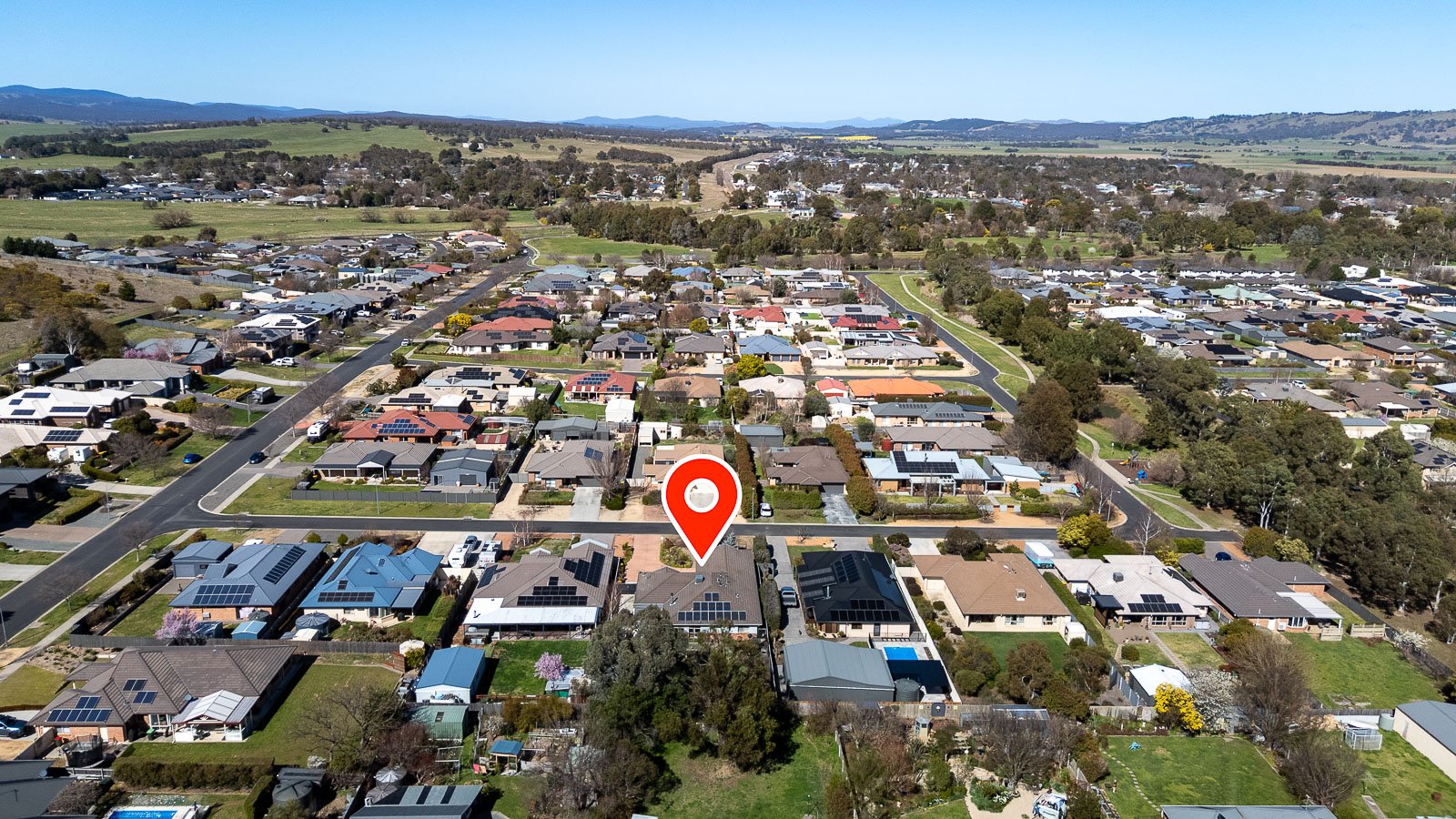 8 Lundie Street BUNGENDORE 3