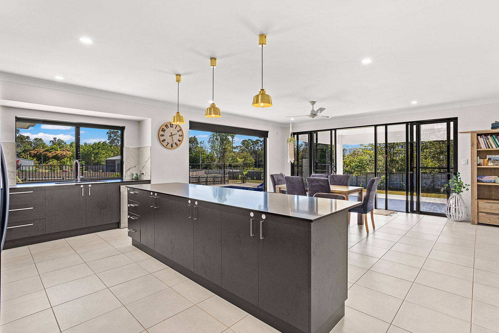 8 Lyndon Court CANNON VALLEY 4