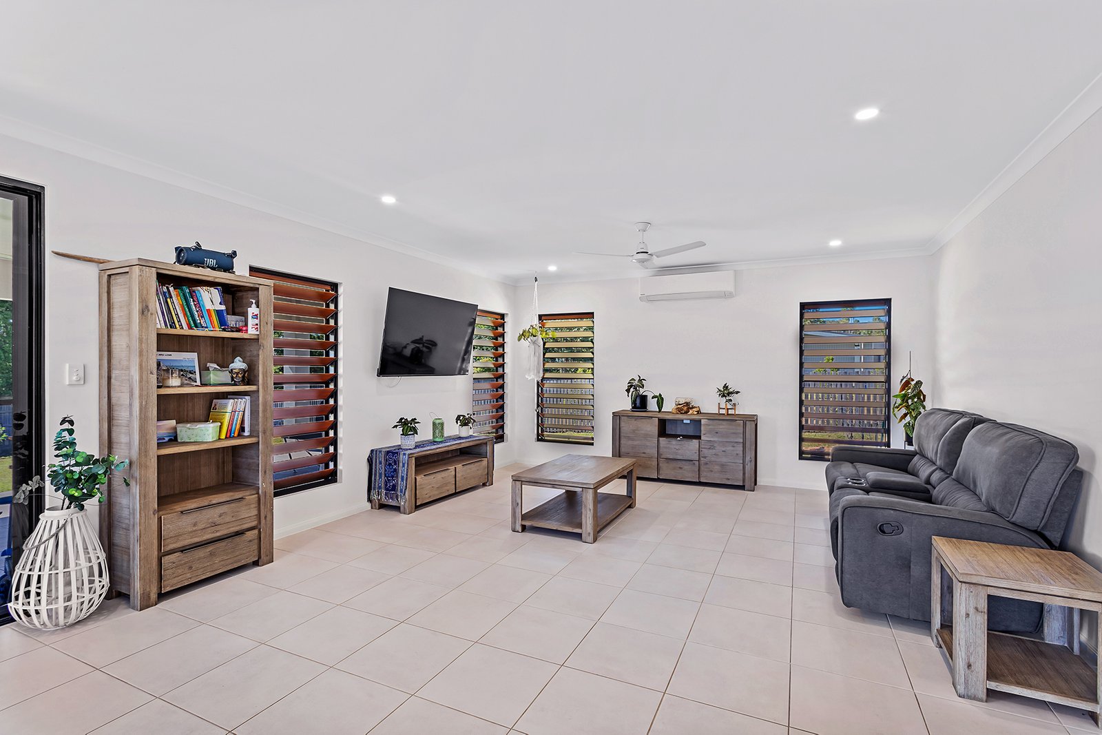 8 Lyndon Court CANNON VALLEY 8