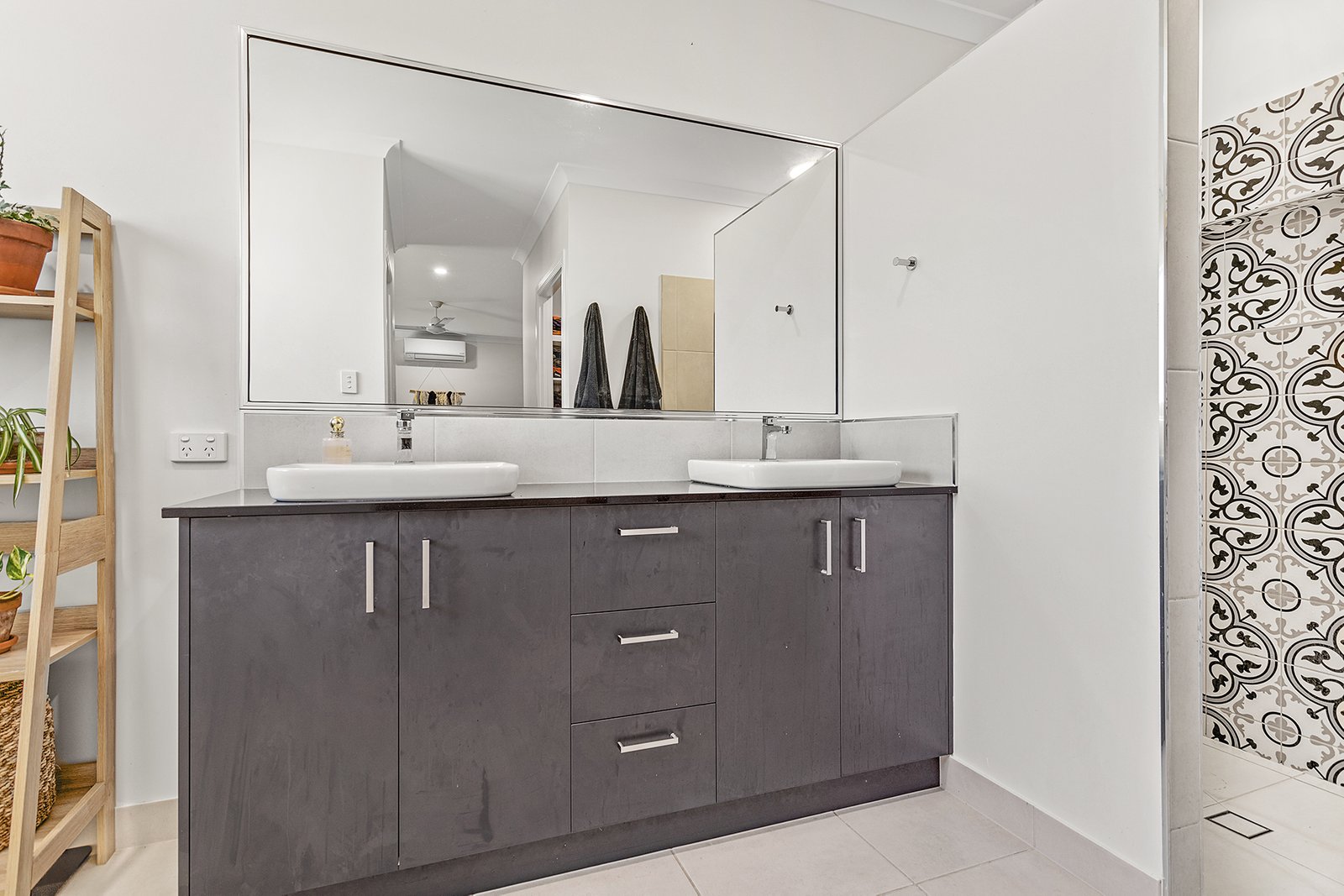 8 Lyndon Court CANNON VALLEY 10