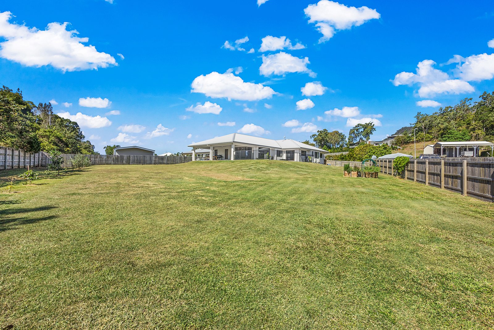 8 Lyndon Court CANNON VALLEY 18