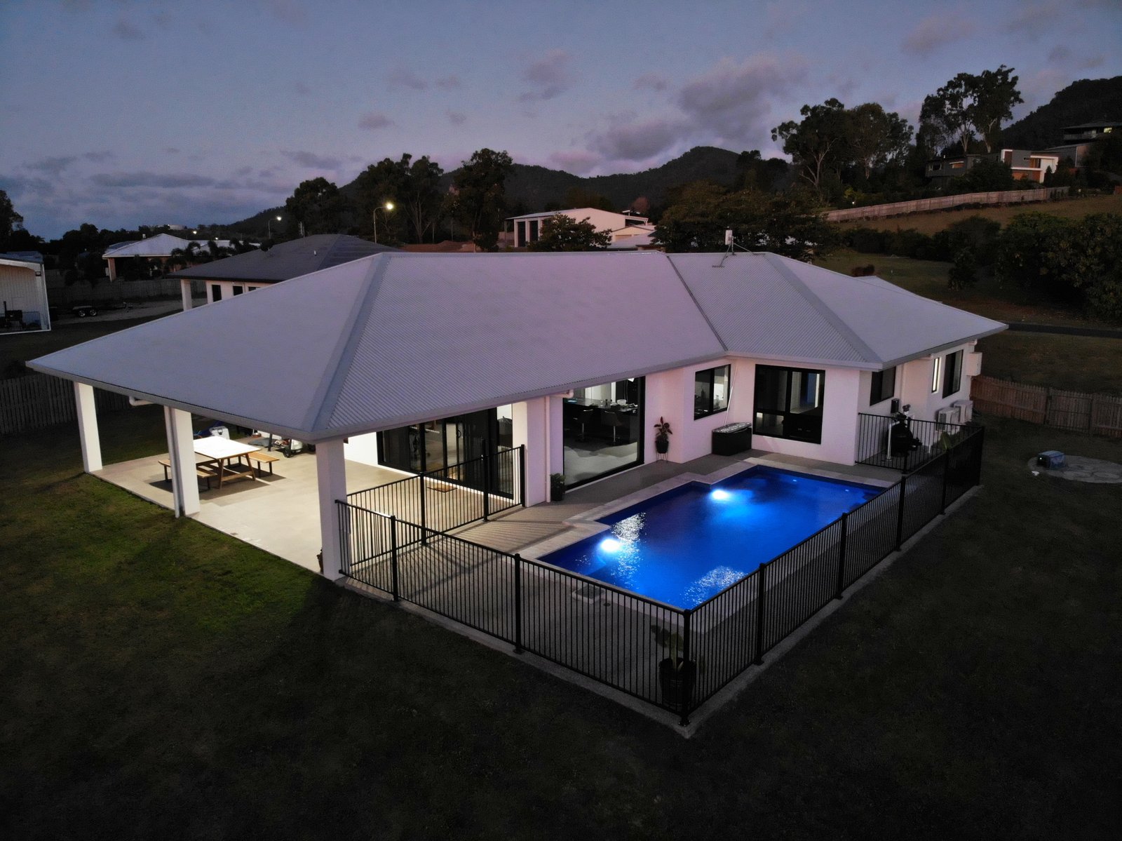 8 Lyndon Court CANNON VALLEY 19